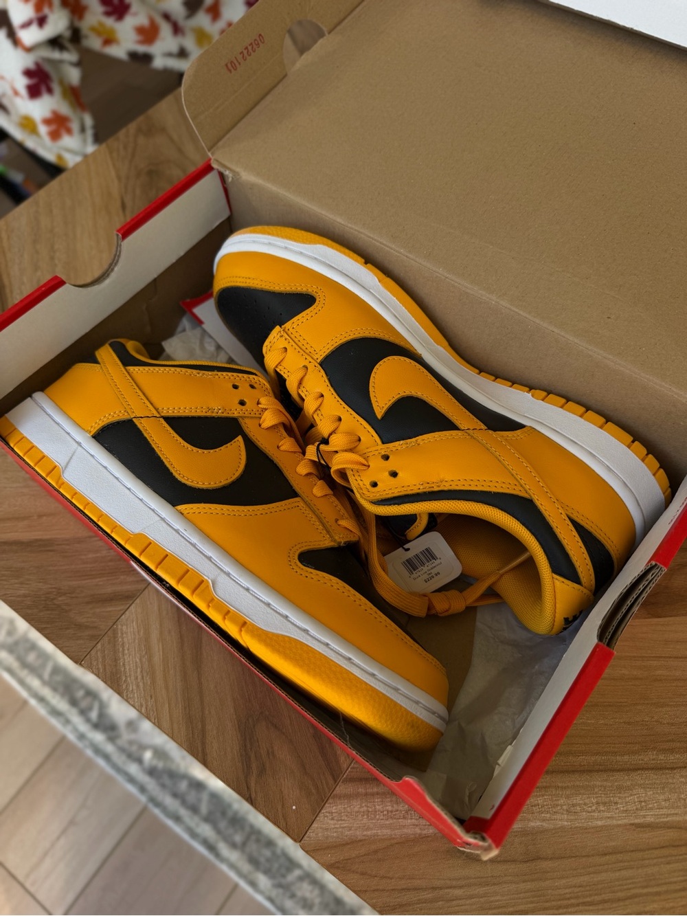 Nike Men's Low-Top Sneakers in Yellow and Black